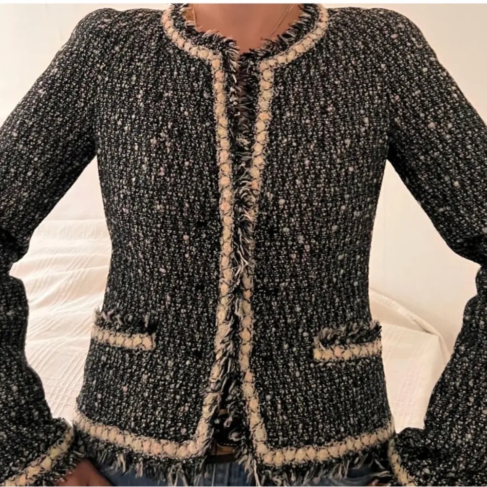 Tahari. Gold label. Black and Cream Tweed Jacket size large . Pre loved